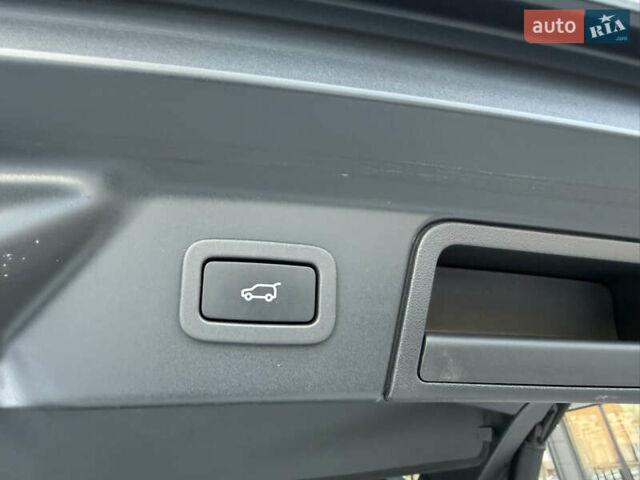 Белый Ленд Ровер Рендж Ровер Велар, объемом двигателя 2 л и пробегом 63 тыс. км за 44900 $, фото 39 на Automoto.ua