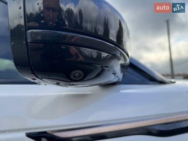 Белый Ленд Ровер Рендж Ровер Велар, объемом двигателя 2 л и пробегом 92 тыс. км за 48000 $, фото 35 на Automoto.ua