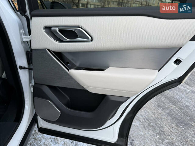 Белый Ленд Ровер Рендж Ровер Велар, объемом двигателя 2 л и пробегом 63 тыс. км за 44900 $, фото 42 на Automoto.ua