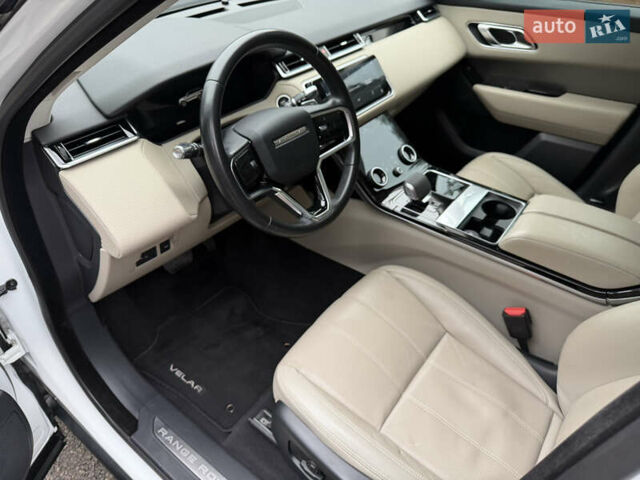 Білий Ленд Ровер Рендж Ровер Велар, об'ємом двигуна 2 л та пробігом 108 тис. км за 44999 $, фото 39 на Automoto.ua