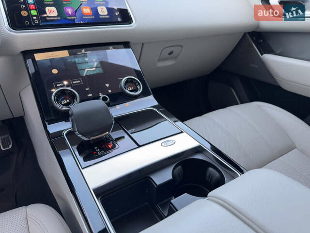 Белый Ленд Ровер Рендж Ровер Велар, объемом двигателя 2 л и пробегом 63 тыс. км за 44900 $, фото 37 на Automoto.ua