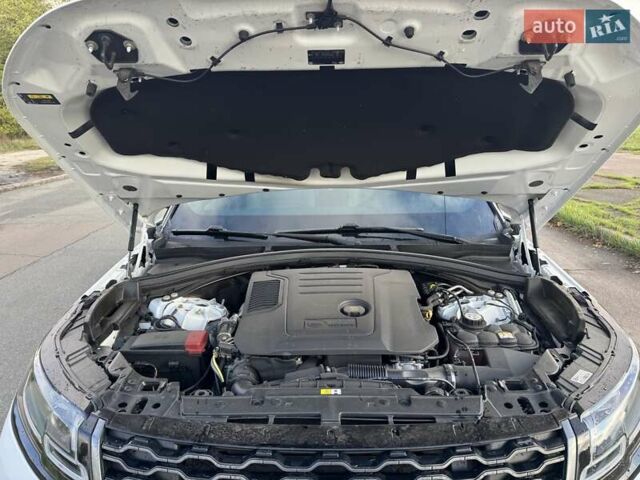 Белый Ленд Ровер Рендж Ровер Велар, объемом двигателя 2 л и пробегом 92 тыс. км за 48000 $, фото 31 на Automoto.ua