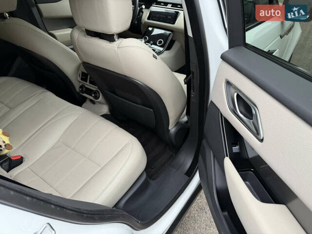 Білий Ленд Ровер Рендж Ровер Велар, об'ємом двигуна 2 л та пробігом 108 тис. км за 44999 $, фото 43 на Automoto.ua