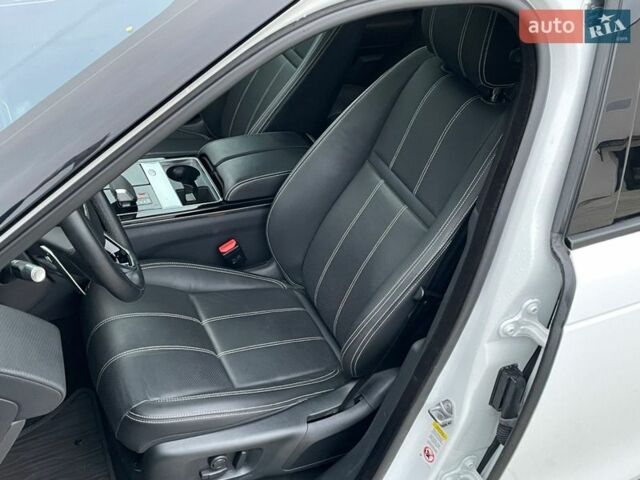 Білий Ленд Ровер Рендж Ровер Велар, об'ємом двигуна 2 л та пробігом 24 тис. км за 42500 $, фото 24 на Automoto.ua