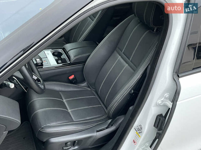 Білий Ленд Ровер Рендж Ровер Велар, об'ємом двигуна 2 л та пробігом 25 тис. км за 45000 $, фото 28 на Automoto.ua