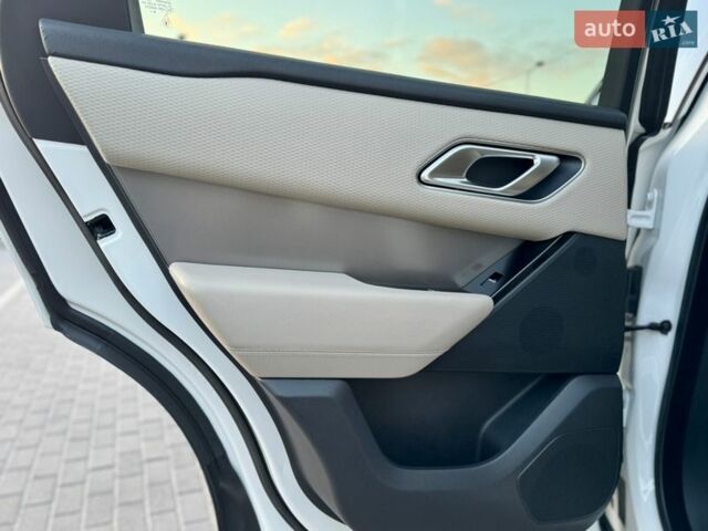 Белый Ленд Ровер Рендж Ровер Велар, объемом двигателя 2 л и пробегом 113 тыс. км за 41999 $, фото 42 на Automoto.ua