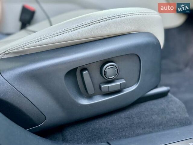 Білий Ленд Ровер Рендж Ровер Велар, об'ємом двигуна 2 л та пробігом 108 тис. км за 43999 $, фото 29 на Automoto.ua