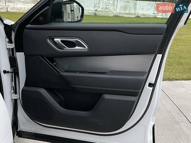 Білий Ленд Ровер Рендж Ровер Велар, об'ємом двигуна 2 л та пробігом 25 тис. км за 45000 $, фото 66 на Automoto.ua