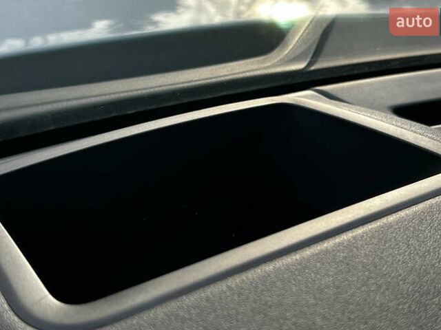 Білий Ленд Ровер Рендж Ровер Велар, об'ємом двигуна 3 л та пробігом 64 тис. км за 58900 $, фото 20 на Automoto.ua