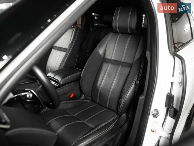 Білий Ленд Ровер Рендж Ровер Велар, об'ємом двигуна 3 л та пробігом 102 тис. км за 48900 $, фото 58 на Automoto.ua