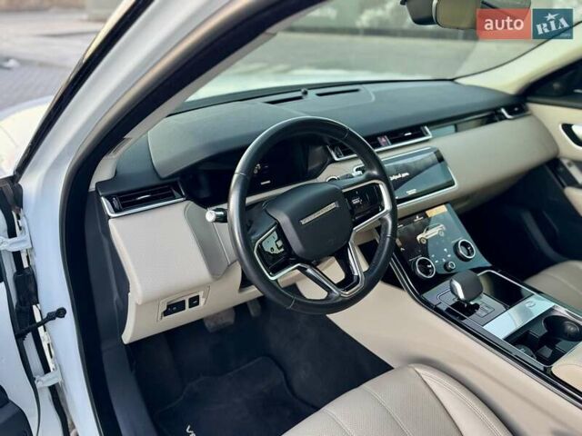 Білий Ленд Ровер Рендж Ровер Велар, об'ємом двигуна 2 л та пробігом 108 тис. км за 43999 $, фото 23 на Automoto.ua