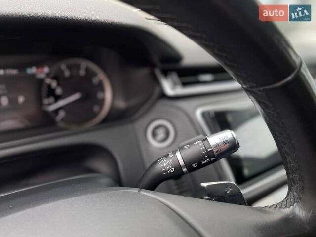 Білий Ленд Ровер Рендж Ровер Велар, об'ємом двигуна 2 л та пробігом 168 тис. км за 42000 $, фото 11 на Automoto.ua