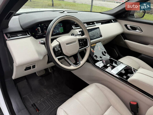 Білий Ленд Ровер Рендж Ровер Велар, об'ємом двигуна 2 л та пробігом 60 тис. км за 44900 $, фото 22 на Automoto.ua