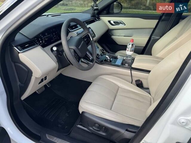 Белый Ленд Ровер Рендж Ровер Велар, объемом двигателя 2 л и пробегом 92 тыс. км за 48000 $, фото 20 на Automoto.ua