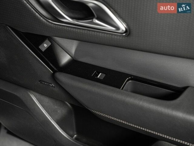 Білий Ленд Ровер Рендж Ровер Велар, об'ємом двигуна 3 л та пробігом 102 тис. км за 48900 $, фото 87 на Automoto.ua