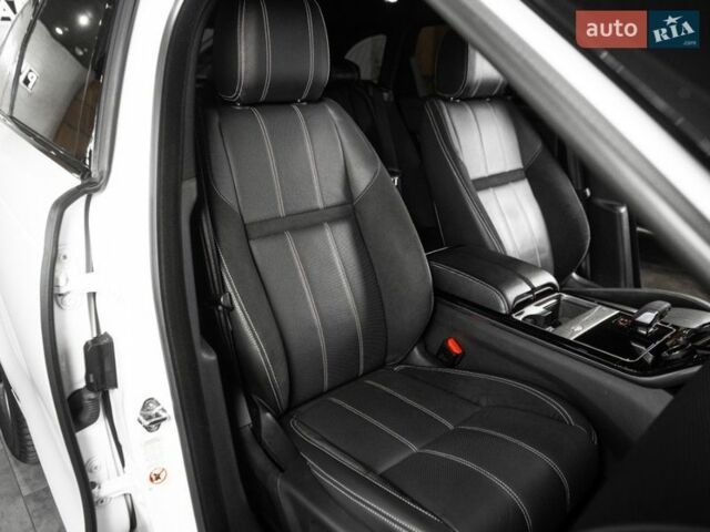 Білий Ленд Ровер Рендж Ровер Велар, об'ємом двигуна 3 л та пробігом 102 тис. км за 48900 $, фото 68 на Automoto.ua