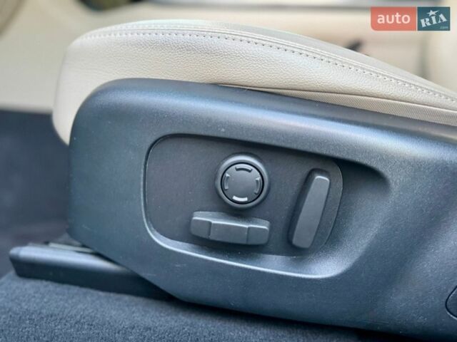 Белый Ленд Ровер Рендж Ровер Велар, объемом двигателя 2 л и пробегом 113 тыс. км за 41999 $, фото 45 на Automoto.ua