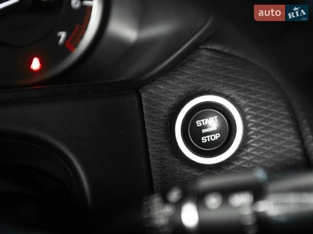 Білий Ленд Ровер Рендж Ровер Велар, об'ємом двигуна 3 л та пробігом 102 тис. км за 48900 $, фото 60 на Automoto.ua