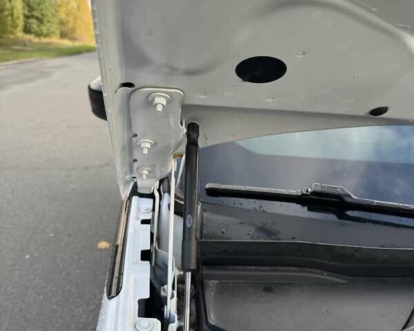 Белый Ленд Ровер Рендж Ровер Велар, объемом двигателя 2 л и пробегом 92 тыс. км за 48000 $, фото 29 на Automoto.ua