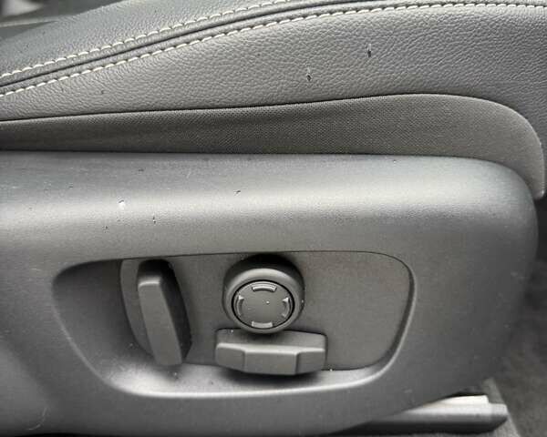 Білий Ленд Ровер Рендж Ровер Велар, об'ємом двигуна 2 л та пробігом 128 тис. км за 38900 $, фото 26 на Automoto.ua