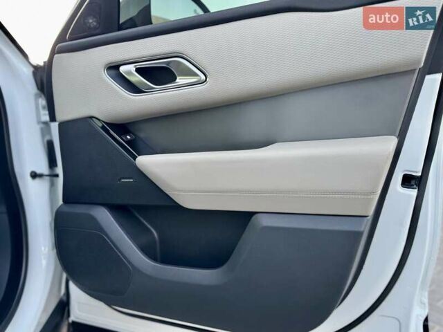 Білий Ленд Ровер Рендж Ровер Велар, об'ємом двигуна 2 л та пробігом 108 тис. км за 43999 $, фото 28 на Automoto.ua