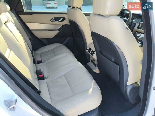 Белый Ленд Ровер Рендж Ровер Велар, объемом двигателя 2 л и пробегом 37 тыс. км за 51783 $, фото 30 на Automoto.ua