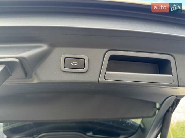 Белый Ленд Ровер Рендж Ровер Велар, объемом двигателя 2 л и пробегом 92 тыс. км за 48000 $, фото 36 на Automoto.ua