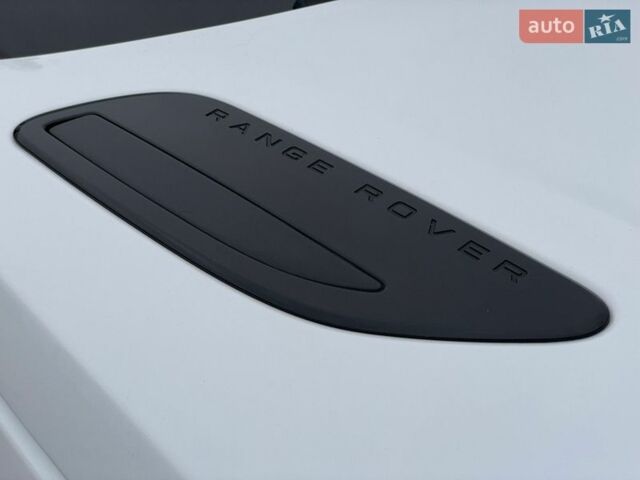 Білий Ленд Ровер Рендж Ровер Велар, об'ємом двигуна 2 л та пробігом 24 тис. км за 42500 $, фото 58 на Automoto.ua
