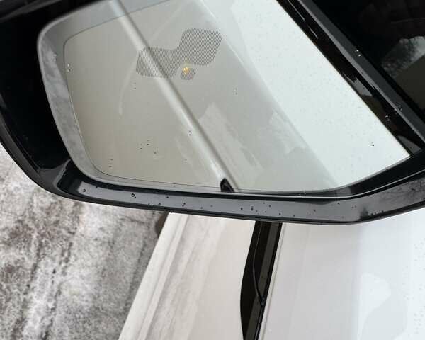 Білий Ленд Ровер Рендж Ровер Велар, об'ємом двигуна 2 л та пробігом 128 тис. км за 38900 $, фото 29 на Automoto.ua