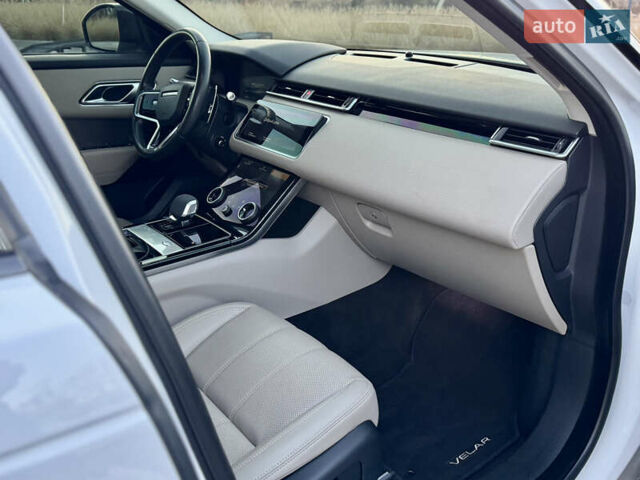 Білий Ленд Ровер Рендж Ровер Велар, об'ємом двигуна 2 л та пробігом 108 тис. км за 43500 $, фото 31 на Automoto.ua