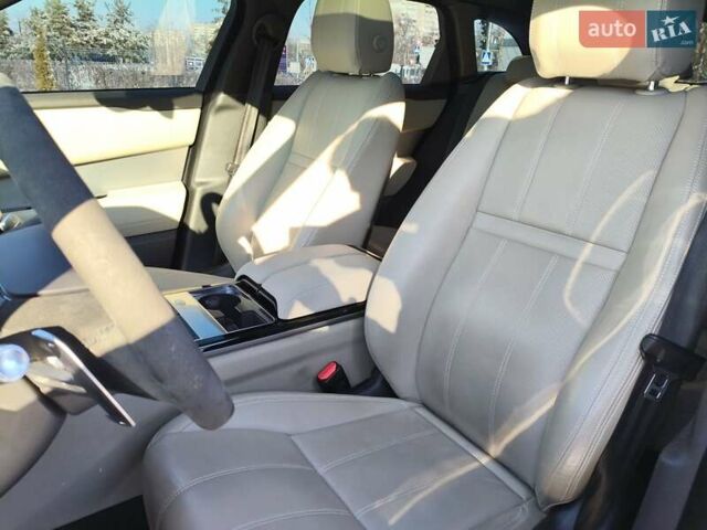 Белый Ленд Ровер Рендж Ровер Велар, объемом двигателя 2 л и пробегом 37 тыс. км за 51783 $, фото 28 на Automoto.ua