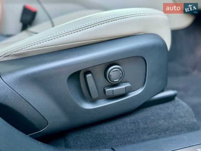 Белый Ленд Ровер Рендж Ровер Велар, объемом двигателя 2 л и пробегом 113 тыс. км за 41999 $, фото 37 на Automoto.ua