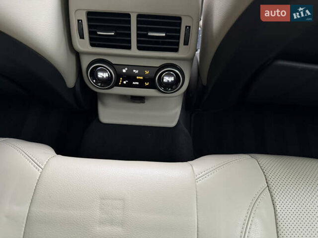 Білий Ленд Ровер Рендж Ровер Велар, об'ємом двигуна 2 л та пробігом 108 тис. км за 44999 $, фото 57 на Automoto.ua