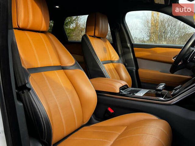 Білий Ленд Ровер Рендж Ровер Велар, об'ємом двигуна 3 л та пробігом 64 тис. км за 58900 $, фото 23 на Automoto.ua