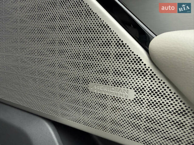 Белый Ленд Ровер Рендж Ровер Велар, объемом двигателя 2 л и пробегом 63 тыс. км за 44900 $, фото 18 на Automoto.ua