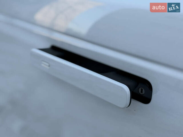 Белый Ленд Ровер Рендж Ровер Велар, объемом двигателя 2 л и пробегом 63 тыс. км за 44900 $, фото 20 на Automoto.ua