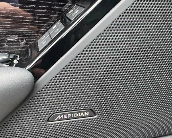 Білий Ленд Ровер Рендж Ровер Велар, об'ємом двигуна 2 л та пробігом 128 тис. км за 38900 $, фото 12 на Automoto.ua