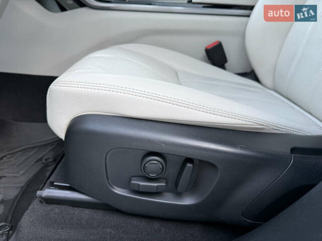 Белый Ленд Ровер Рендж Ровер Велар, объемом двигателя 2 л и пробегом 63 тыс. км за 44999 $, фото 36 на Automoto.ua