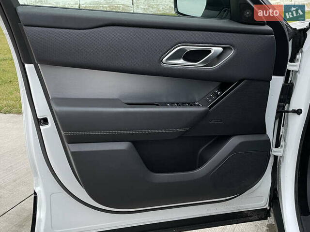 Білий Ленд Ровер Рендж Ровер Велар, об'ємом двигуна 2 л та пробігом 25 тис. км за 45000 $, фото 65 на Automoto.ua