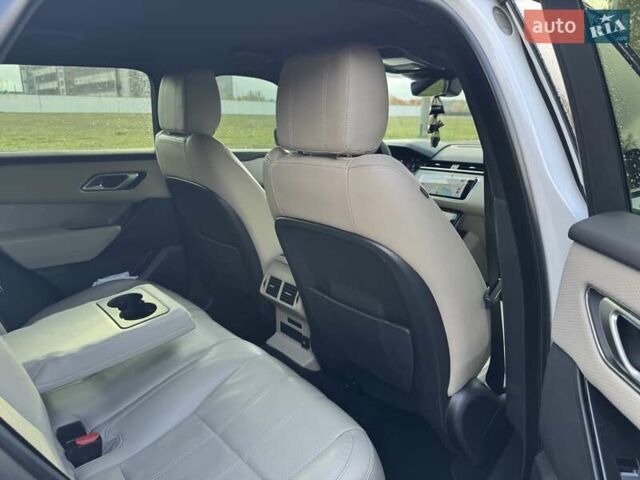 Белый Ленд Ровер Рендж Ровер Велар, объемом двигателя 2 л и пробегом 92 тыс. км за 48000 $, фото 17 на Automoto.ua