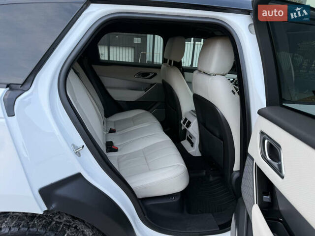 Білий Ленд Ровер Рендж Ровер Велар, об'ємом двигуна 2 л та пробігом 63 тис. км за 44500 $, фото 43 на Automoto.ua
