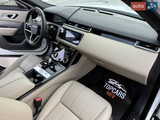 Белый Ленд Ровер Рендж Ровер Велар, объемом двигателя 2 л и пробегом 68 тыс. км за 57500 $, фото 41 на Automoto.ua