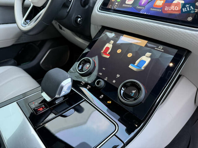 Білий Ленд Ровер Рендж Ровер Велар, об'ємом двигуна 2 л та пробігом 63 тис. км за 44500 $, фото 49 на Automoto.ua