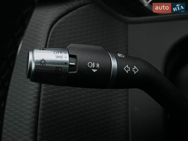 Білий Ленд Ровер Рендж Ровер Велар, об'ємом двигуна 2 л та пробігом 24 тис. км за 42500 $, фото 52 на Automoto.ua