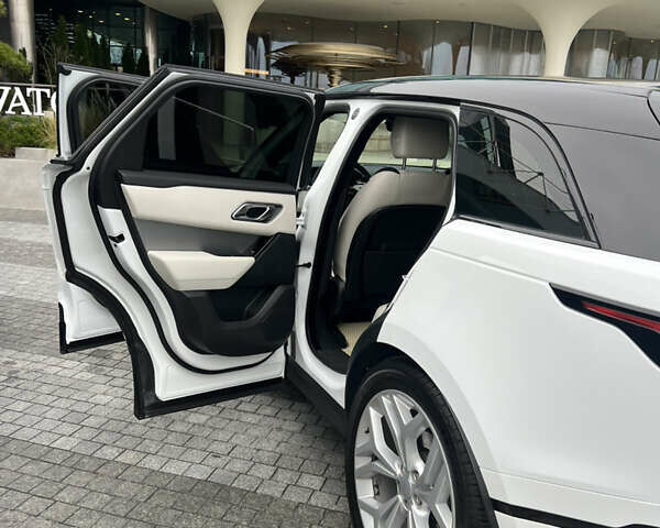 Білий Ленд Ровер Рендж Ровер Велар, об'ємом двигуна 2 л та пробігом 40 тис. км за 67000 $, фото 19 на Automoto.ua