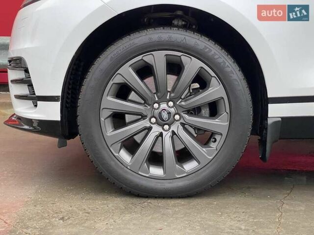 Белый Ленд Ровер Рендж Ровер Велар, объемом двигателя 2 л и пробегом 45 тыс. км за 64999 $, фото 85 на Automoto.ua