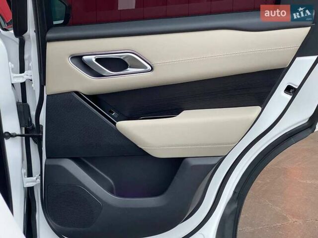 Белый Ленд Ровер Рендж Ровер Велар, объемом двигателя 2 л и пробегом 45 тыс. км за 64999 $, фото 42 на Automoto.ua