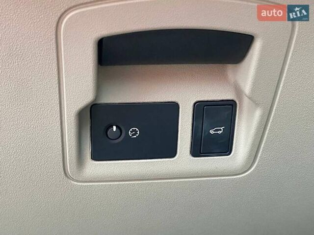 Белый Ленд Ровер Рендж Ровер Велар, объемом двигателя 2 л и пробегом 45 тыс. км за 64999 $, фото 67 на Automoto.ua