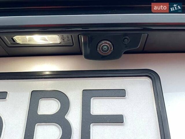 Белый Ленд Ровер Рендж Ровер Велар, объемом двигателя 2 л и пробегом 45 тыс. км за 64999 $, фото 72 на Automoto.ua
