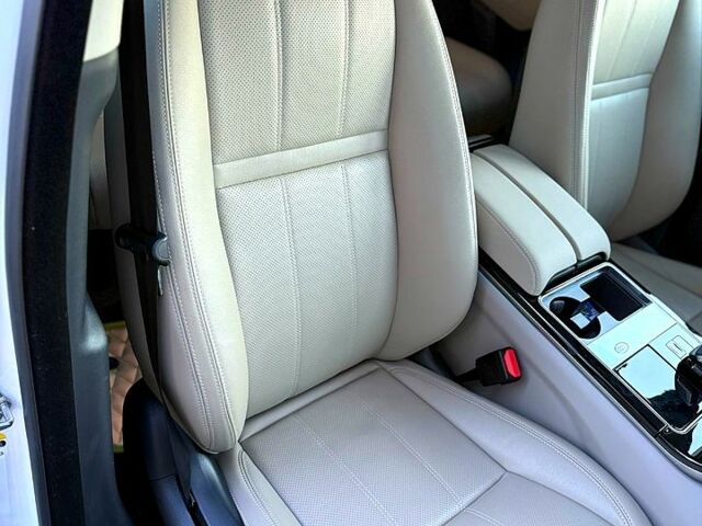 Белый Ленд Ровер Рендж Ровер Велар, объемом двигателя 2 л и пробегом 40 тыс. км за 50000 $, фото 7 на Automoto.ua